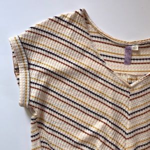 Rolled sleeve tie front tee